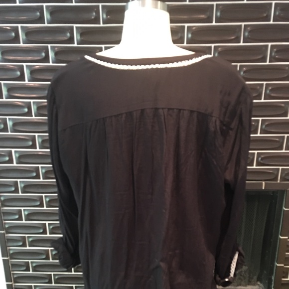 Velvet by Graham Spencer Blouse with white trim size L - Picture 3 of 4